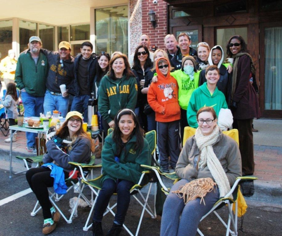 Shirley Hunter and Baylor students